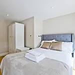 Sumptuous 1Br Duplex