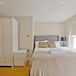 Sumptuous 1Br Duplex